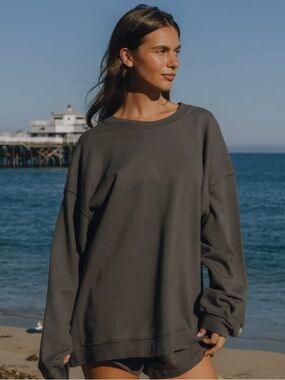 Oversized Women's DCrewneck Sweatshirt in Charcoal Gray